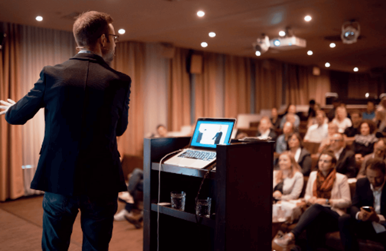 Mitglieder der Engineer Alliance bei einem gemeinsamen Workshop
