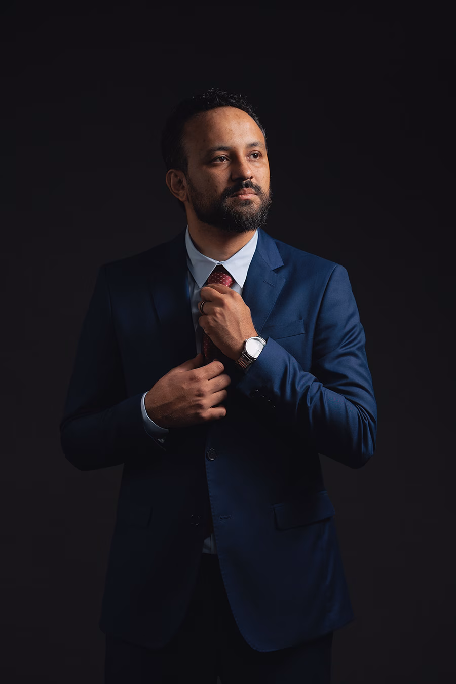 Advogado criminalista — foto com iluminação dramática para posts de alto impacto, BH