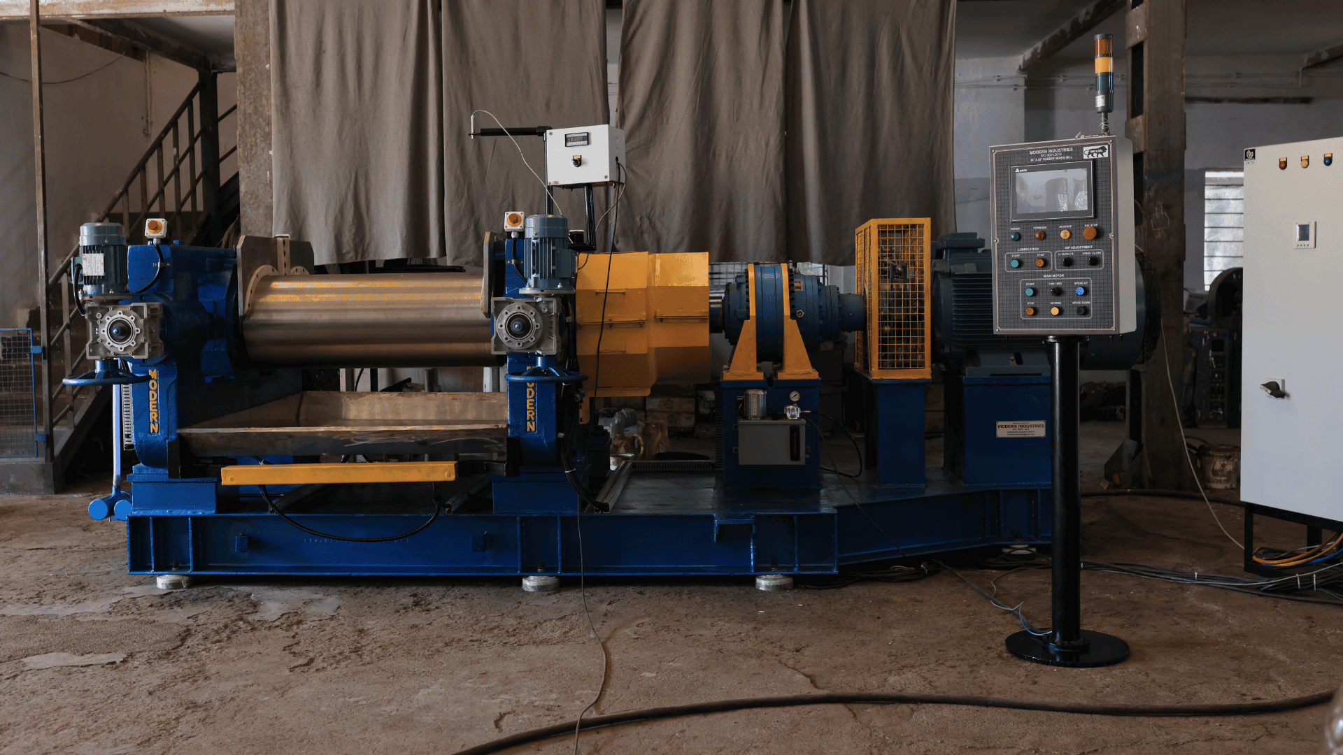 Modern Machine Rubber Mixing Mill - Two Roll Mill for Industrial Rubber Compounding.