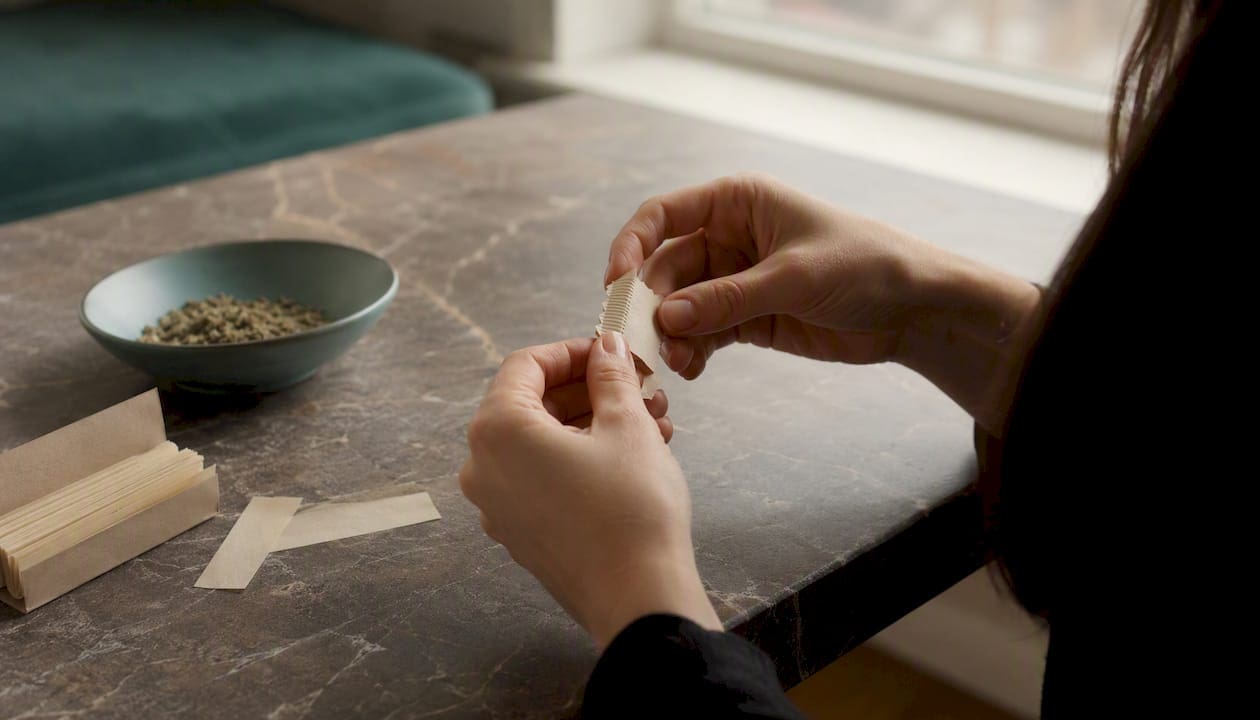 Hands folding paper crutch filter for joint
