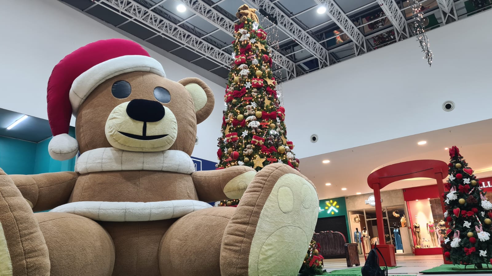 Papai Noel chega de helicóptero no Park Shopping Boulevard