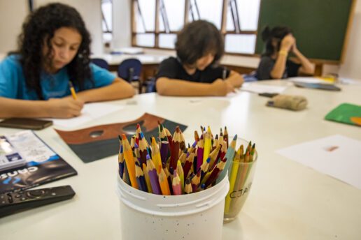4º Concurso Paranaense de Desenho promovido pelo Centro Juvenil de Artes Plásticas