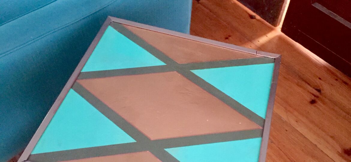 16 after table in living room Stool Krylon MyFixitUpLife14