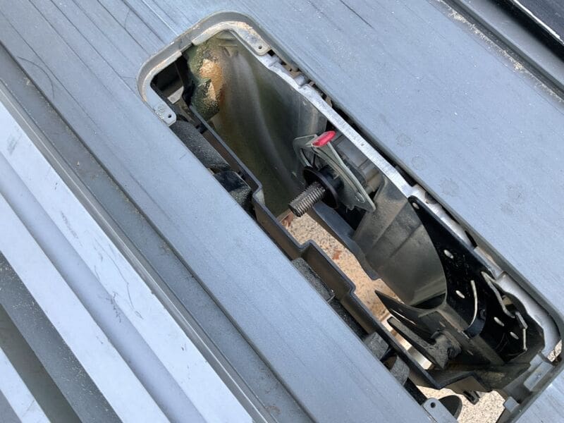 Skilsaw Wormdrive Table Saw close up MyFixitUpLife Tool Review Skilsaw Worm Drive Table Saw Review MyFixitUpLife Skilsaw Worm drive Table Saw table MyFixitUpLife 2