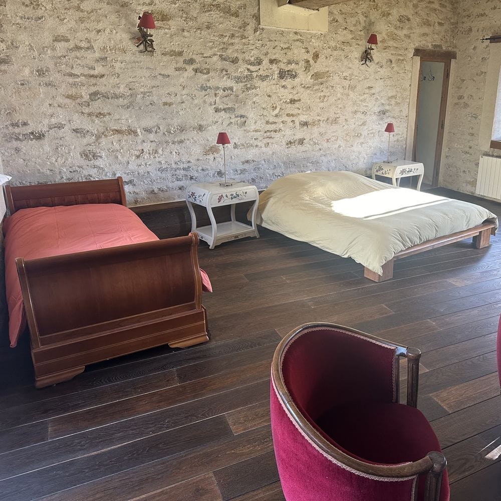 Lits doubles de la chambre