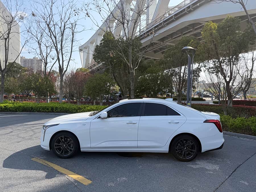 Cadillac CT4 28T Premium