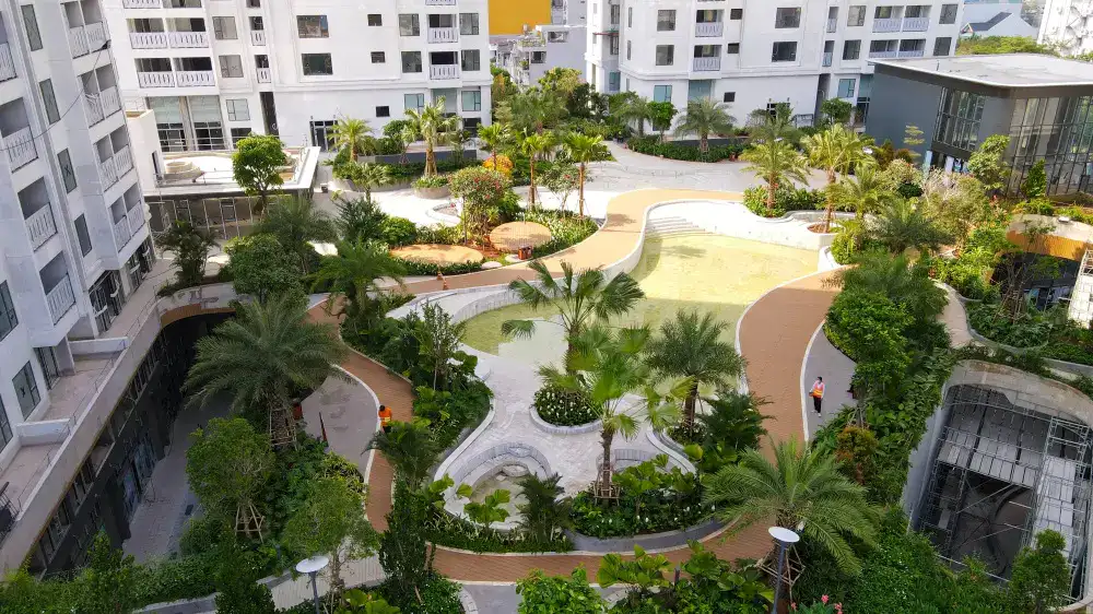 Hồ bơi và công viên nội khu