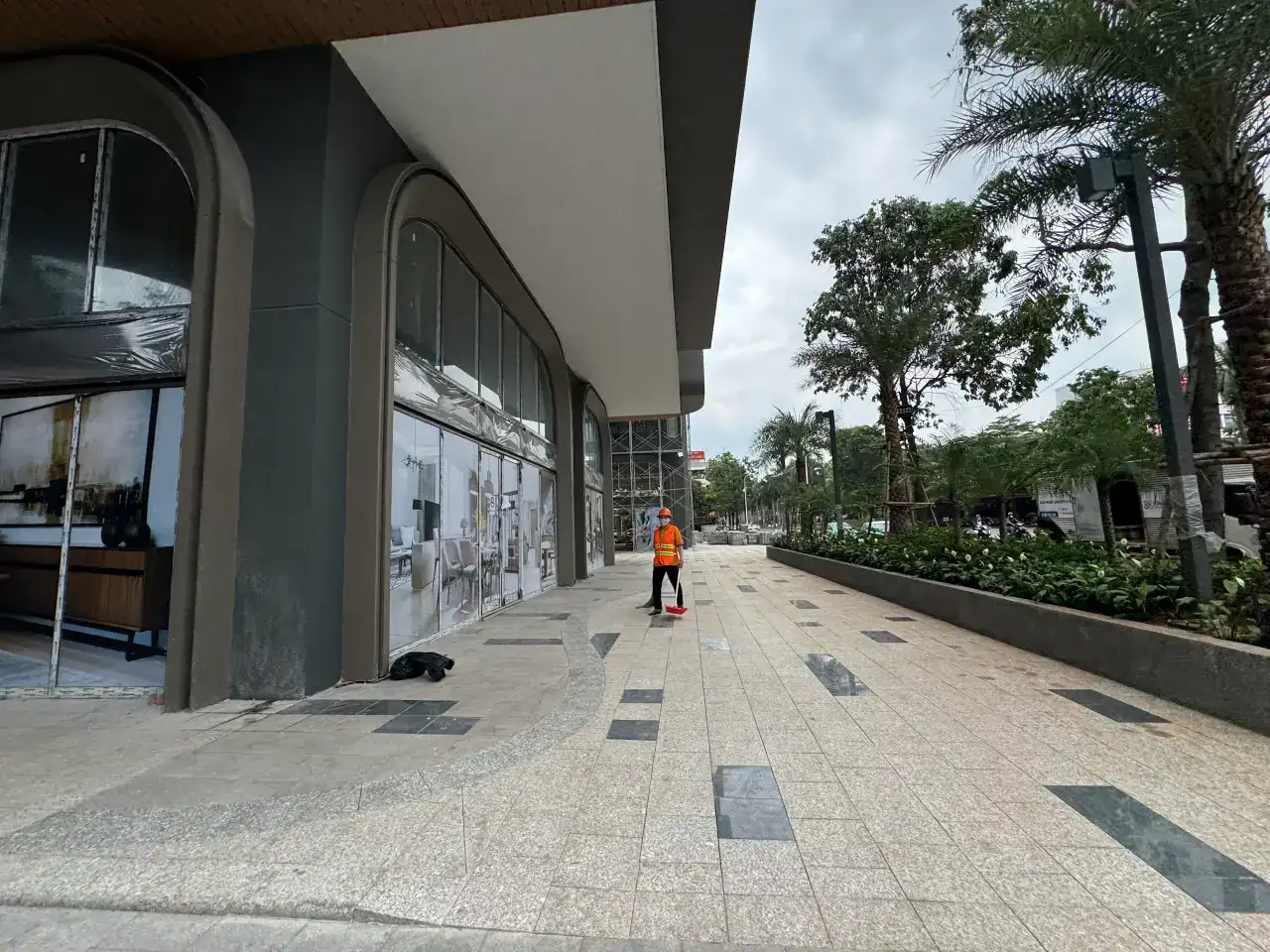 Mặt tiền shophouse & lối đi bộ