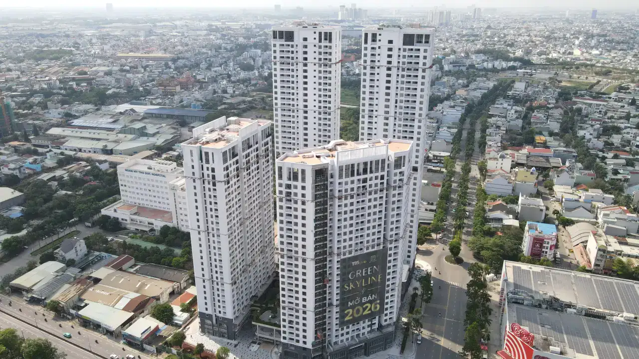 Tổng thể toà nhà nhìn từ trục Quốc Lộ 1K