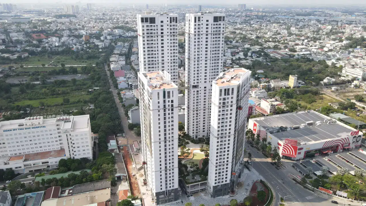 Tổng thể toà nhà – Kết cấu 4 tháp cất nóc hoàn chỉnh