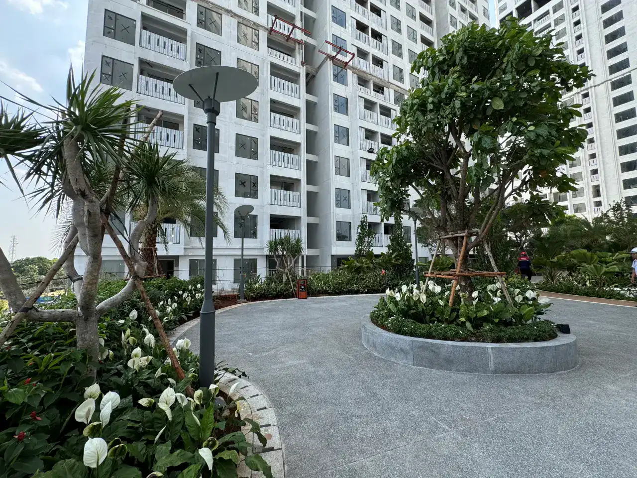 Vườn cây xanh & hoa nội khu