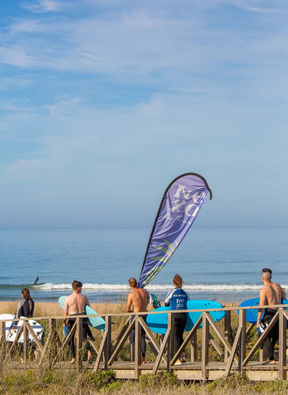 Clase de surf, camino a la playa
