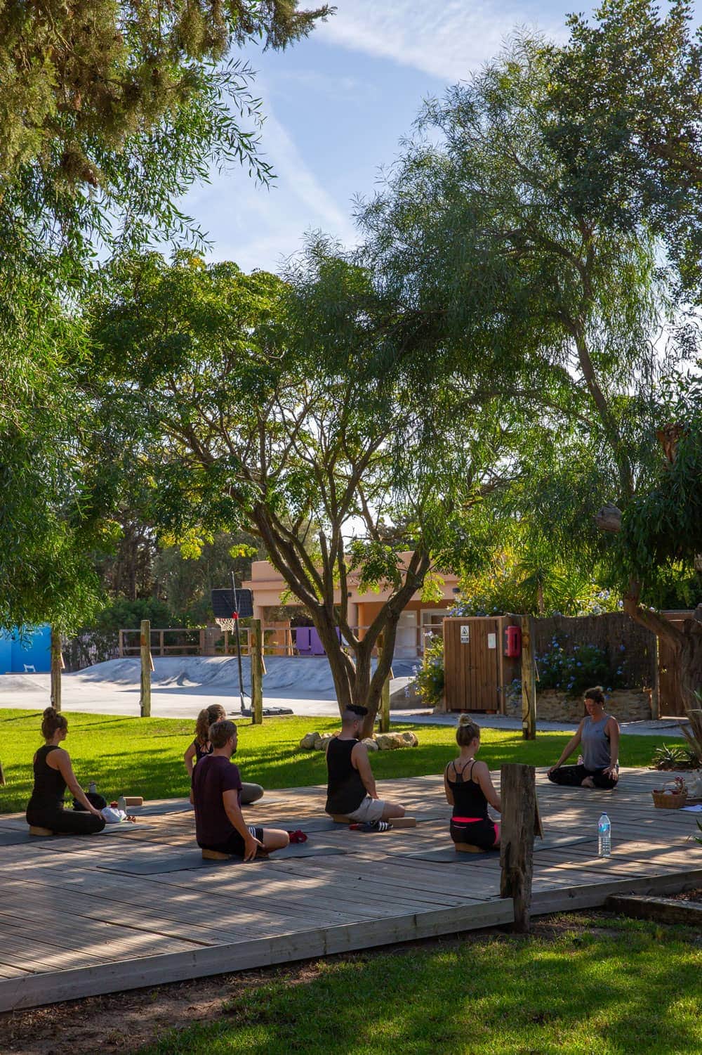 Retiro de yoga en jardín 3