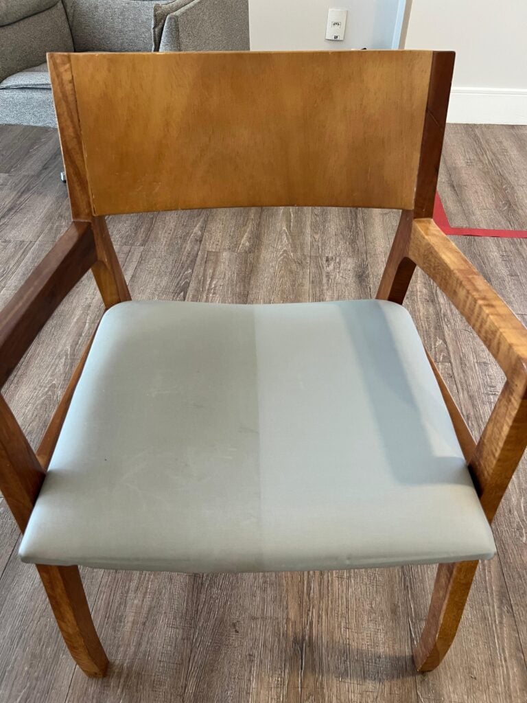 Chega de manchas, odores e ácaros! A NK Impermeabilização oferece higienização profunda e impermeabilização de estofados com garantia e atendimento em casa.