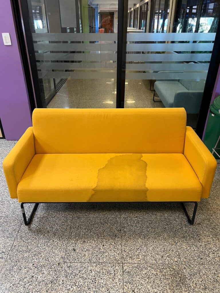 Chega de manchas, odores e ácaros! A NK Impermeabilização oferece higienização profunda e impermeabilização de estofados com garantia e atendimento em casa.