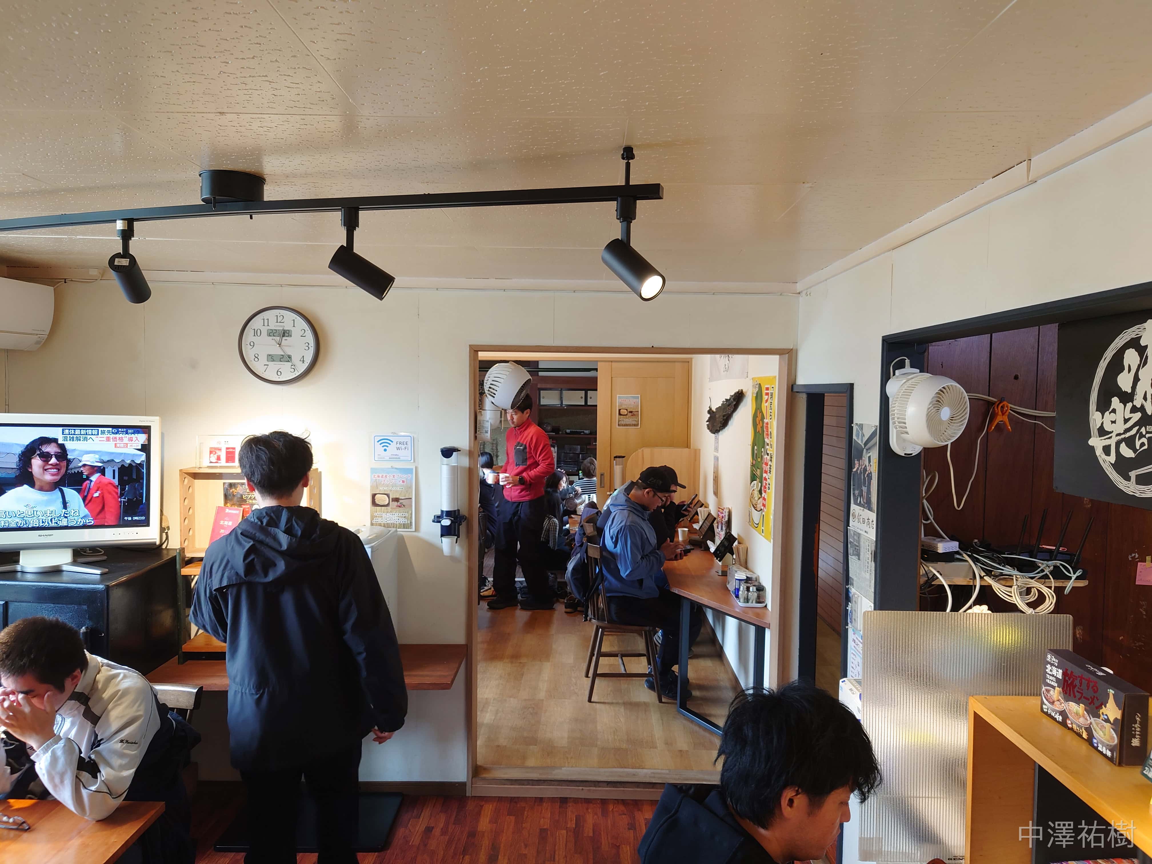 17.らーめん味楽本店の店内風景