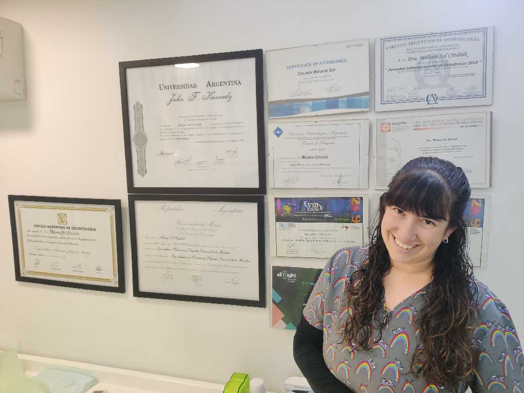 Melanie Sol Cirulnik en el consultorio de OdontologíaMD