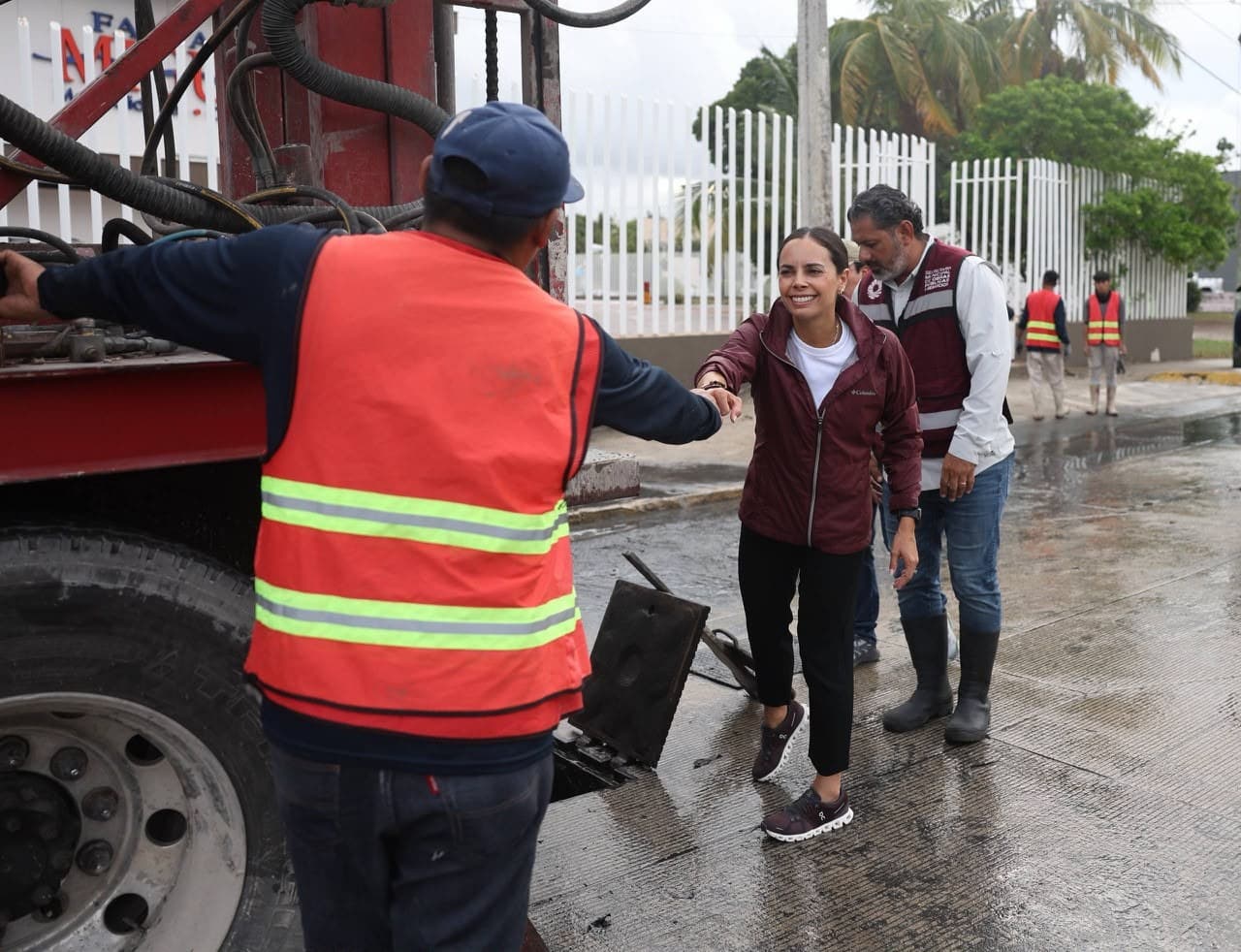 Ayuntamiento de Cancún supervisa mantenimiento pluvial