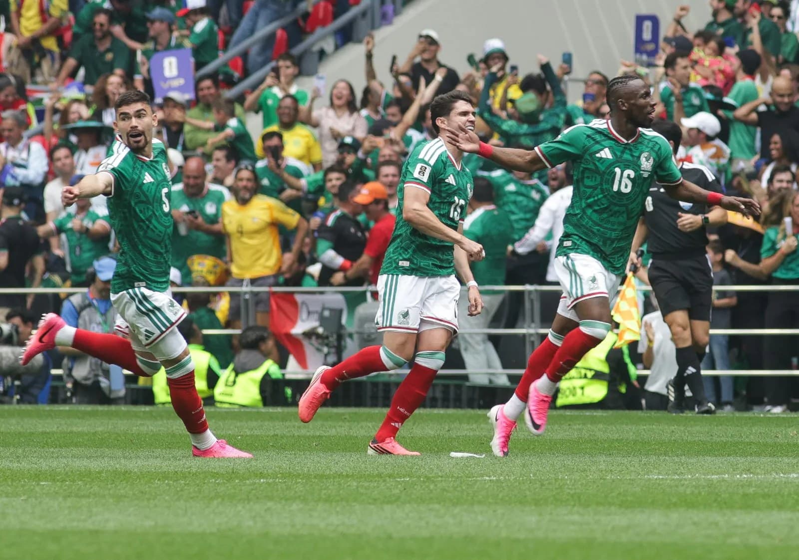 Julián Quiñones anota primer gol de México en Mundial 2026