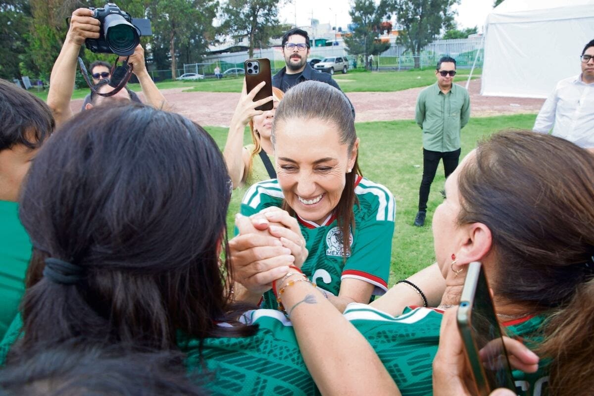Sheinbaum celebró triunfo de México en Deportivo Galeana
