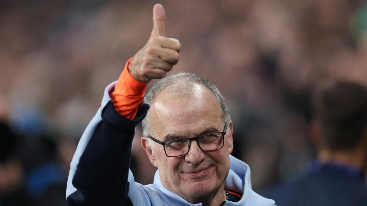 Bielsa desafía protocolo en fotos oficiales del Mundial 2026