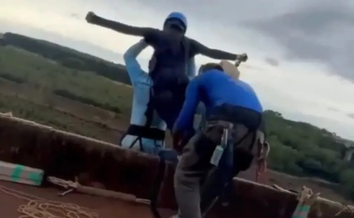 Mujer muere tras caída en bungee sin arnés en Brasil
