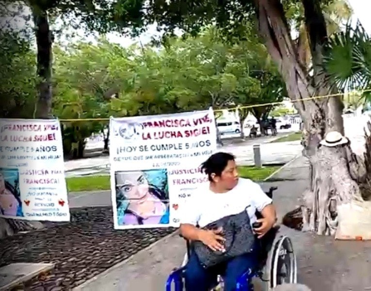 Protestan Madres Buscadoras en Aeropuerto de Cancún