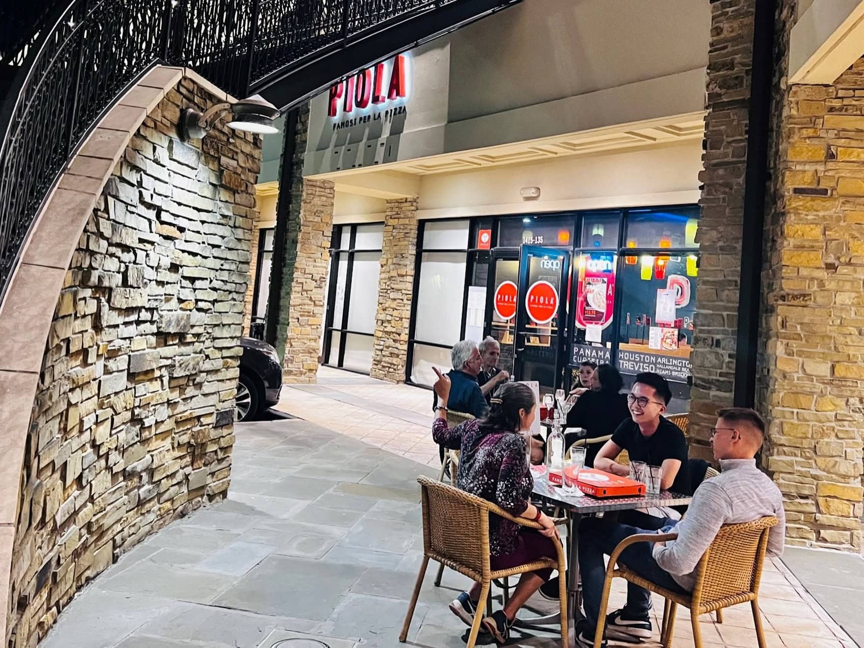 Entrance Piola Houston Memorial