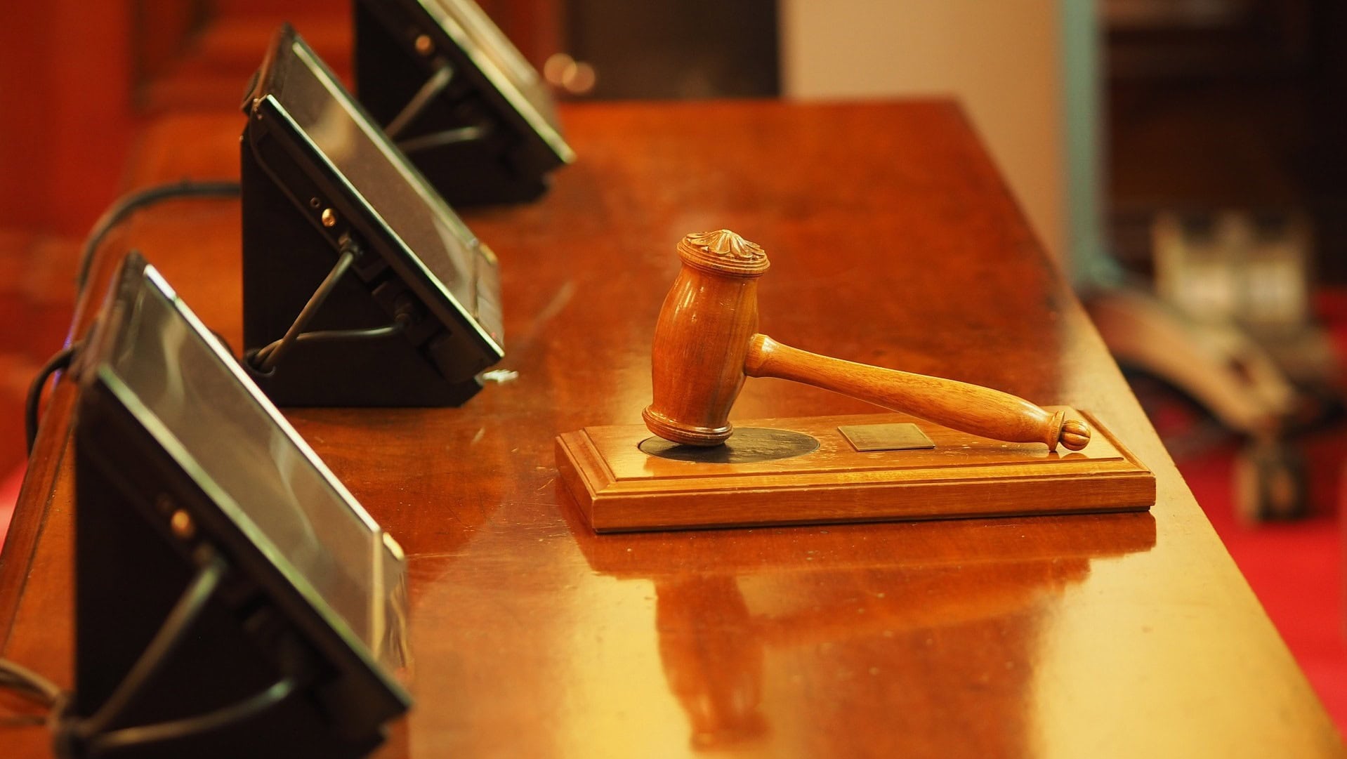 judge-1587300_1920