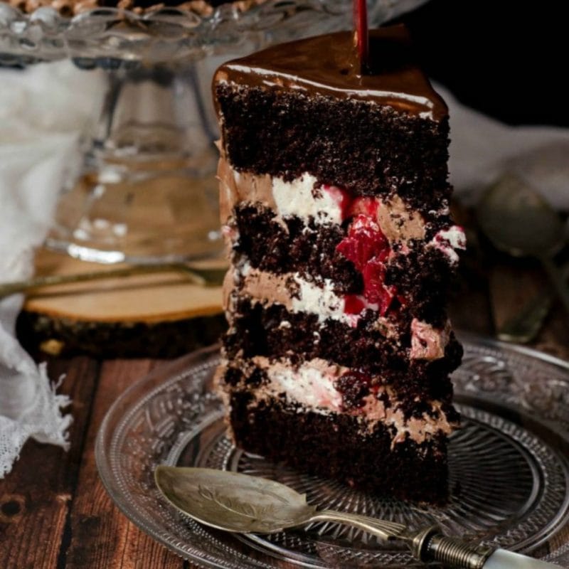 Tort cu cirese si ciocolata