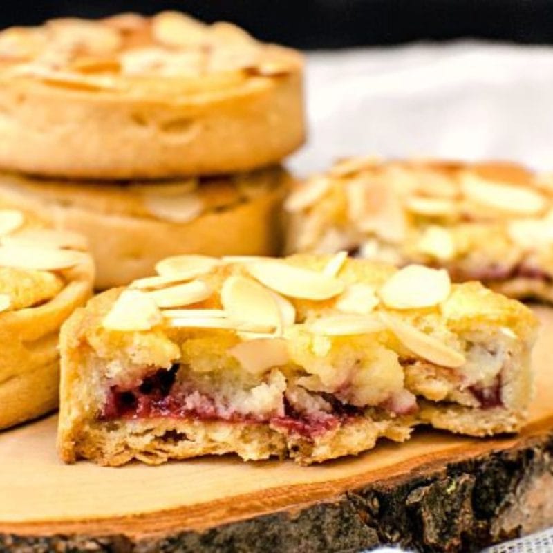 Tarte cu frangipane si capsune