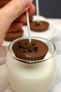 {Hot Chocolate Lollipops} – Acadele pentru ciocolata calda
