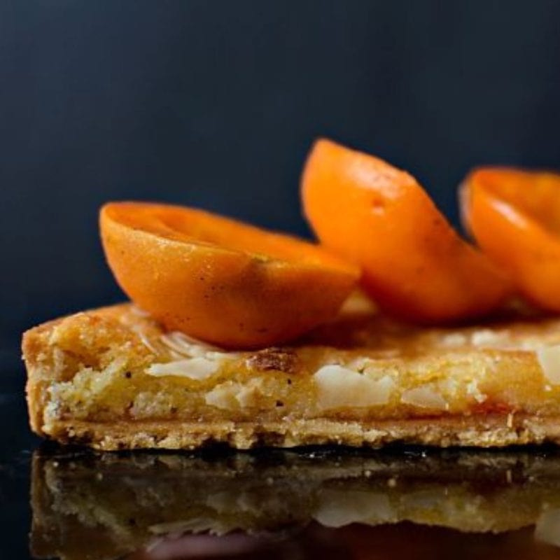 Tarta cu tonka si caise