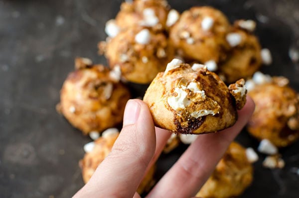 Chouquettes cu popcorn caramelizat
