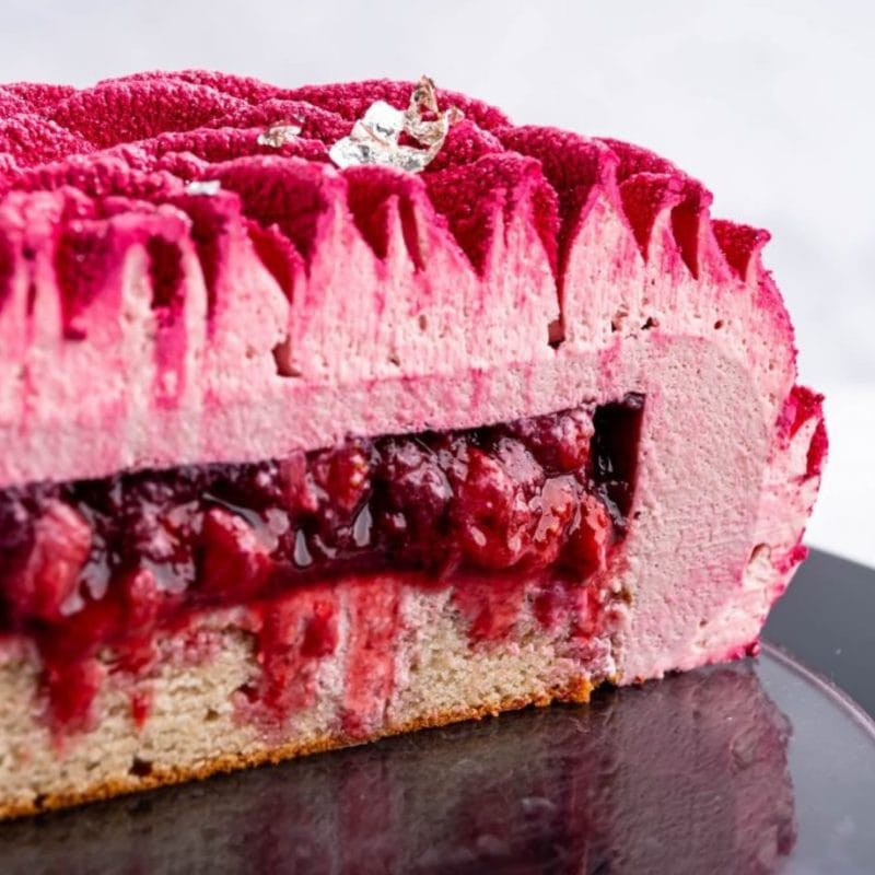 Entremet cu ciocolata Ruby si capsune