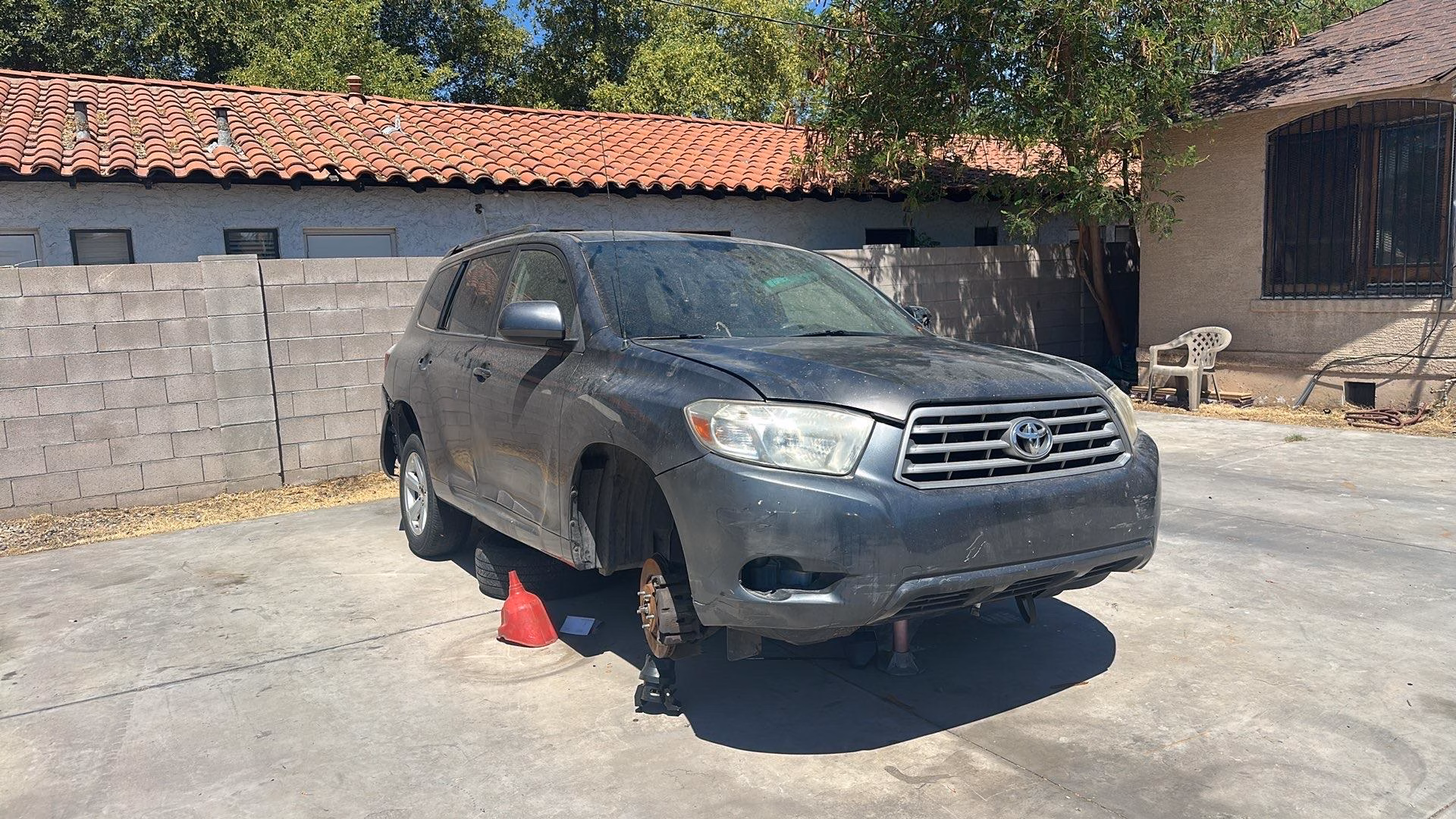 Abandoned Toyota Highlander with missing wheel removed from private property in Phoenix AZ