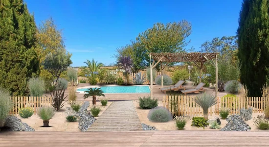 Conception d’un jardin bord de mer à coté de Toulouse réalisée par Pierre Ô Jardin, avec sable, galets de Garonne, ponton reliant une terrasse en bois exotique à l’espace piscine, pergola en bois flotté, ganivelle girondine et rivière sèche pour une ambiance naturelle et apaisante.
