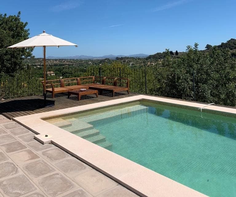 Piscina de obra terminada con vistas en Mallorca