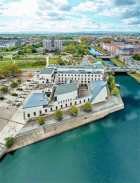 architecture maison de la musique drone