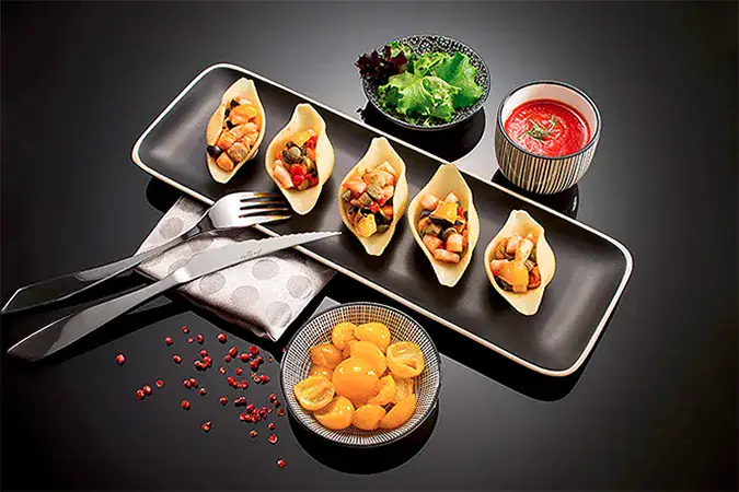 assiette dégustation ambiance fond noir