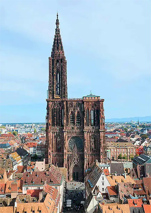 cathédrale de strasbourg prise de vue drone