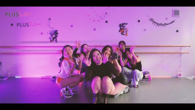 🎃👻HAPPY HALLOWEEN👻🎃  ハロウィン企画、
ラストを飾るのは… !!
土曜Yu-na ヒールクラスです！👠✨  妖しいパープルライティングで
雰囲気MAXでお届けいたします！😈💜
みなさま本格的なハロウィンコスで、
撮影に臨んでいただきました🥺  ヒールクラスだからこその、
しなやかな動きや、Yu-na先生の
パワフルな振り付け、
フロアワークやヘアスピン、
どれもかっこよすぎて鳥肌モノです・・・❤️‍🔥  見ているだけでドキドキしちゃう、 
スペシャルなシューティングでございました🎥✨  ハロウィンを全力で楽しむ
みなさまのお姿、ステキです🌟
シューティング、
ありがとうございました！🌟  #ハロウィン #happyhalloween #ハロウィンダンス #ハロウィンコスプレ #ダンス #ダンス動画 #ヒール #ヒールクラス #heels #heelsdance #yunaクラス #plusculture #プラスカルチャー #ダンススクール #ダンススタジオ #梅田ダンス #大阪ダンス #ハロウィンイベント #セクシー #大人の習い事 #lahpat #rodeo #rodeodancechallenge #ハーレイクイン #harleyquinn