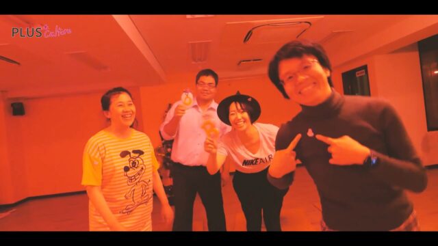 🎃👻HAPPY HALLOWEEN👻🎃  こちらは木曜COCOA タップダンスクラスの
ハロウィン🎃レッスンの様子です〜〜✨！  COCOA先生が、
魔女のようなキュートな帽子で登場！🧙‍♀️
カラフルなライティングでお届けする
ディズニーの”ホーンテッドマンション❣️
まるでスタジオがパーティー会場のよう🪄✨  ハロウィンにぴったりの曲と仮装で、
豪快なステップを披露していただきました🥺
タップならではの、 リズミカルな足音と、
皆さんの楽しそうな笑顔が
最高に素敵ですっ・・・❤️‍🔥  ステキなダンスをシューティングさせていただき、 
ありがとうございました！🌟  #ハロウィン #happyhalloween #ハロウィンダンス #ハロウィンコスプレ #ダンス #ダンス動画 #タップダンス #tapdance #cocoaクラス #plusculture #プラスカルチャー #ダンススクール #ダンススタジオ #梅田ダンス #大阪ダンス #ハロウィンイベント #大人の習い事 #足音 #リズム #ミラーボール