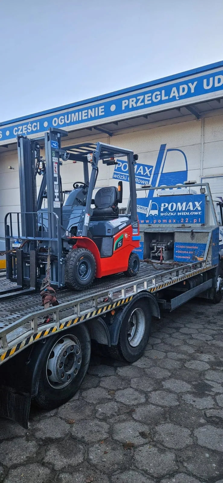 Wózek HELI na pojeździe transportowym POMAX