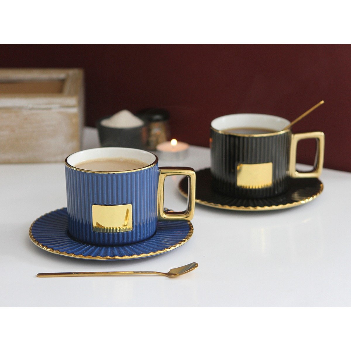 Tazas con lineas verticales