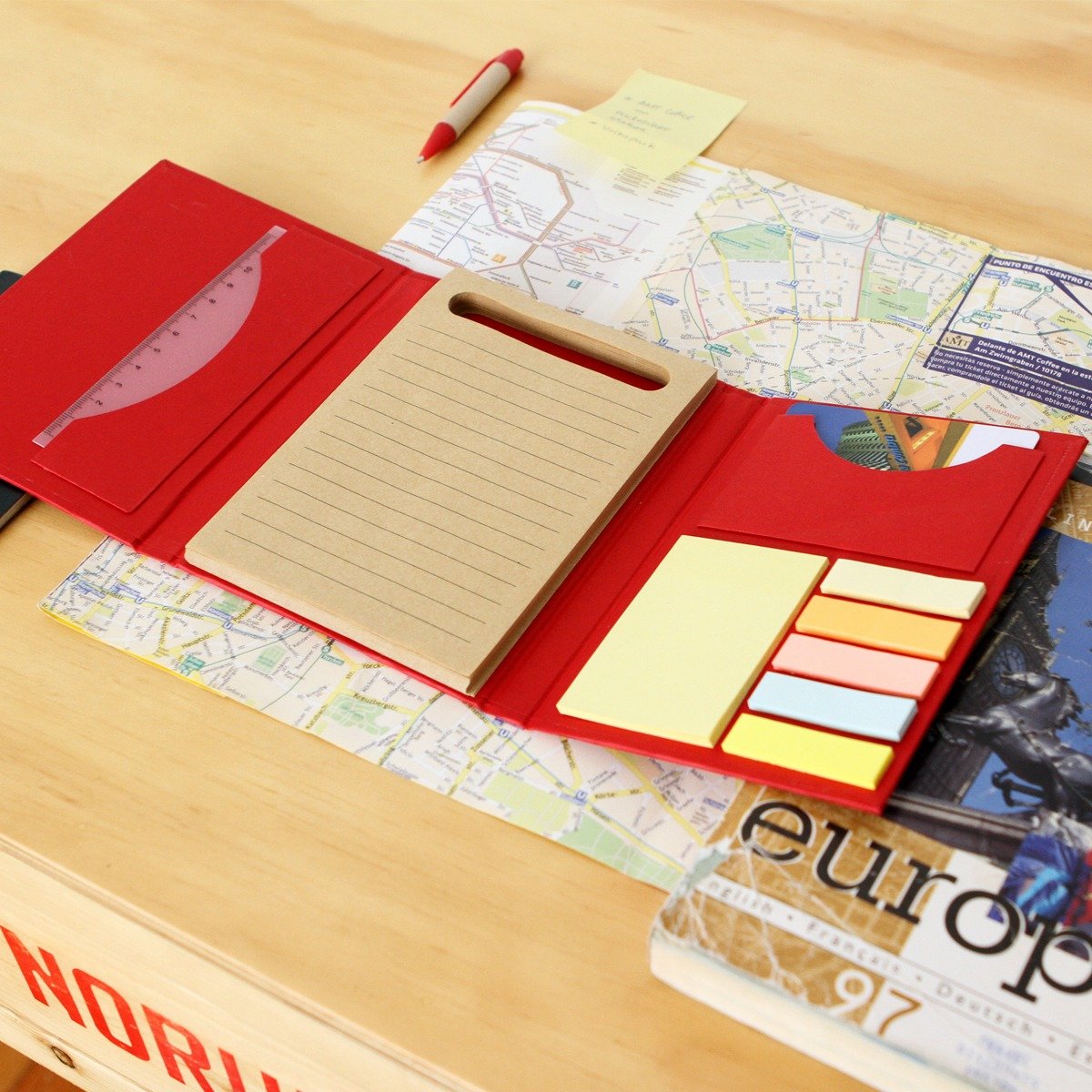 Libreta roja con regla y Post IT Tri Fold