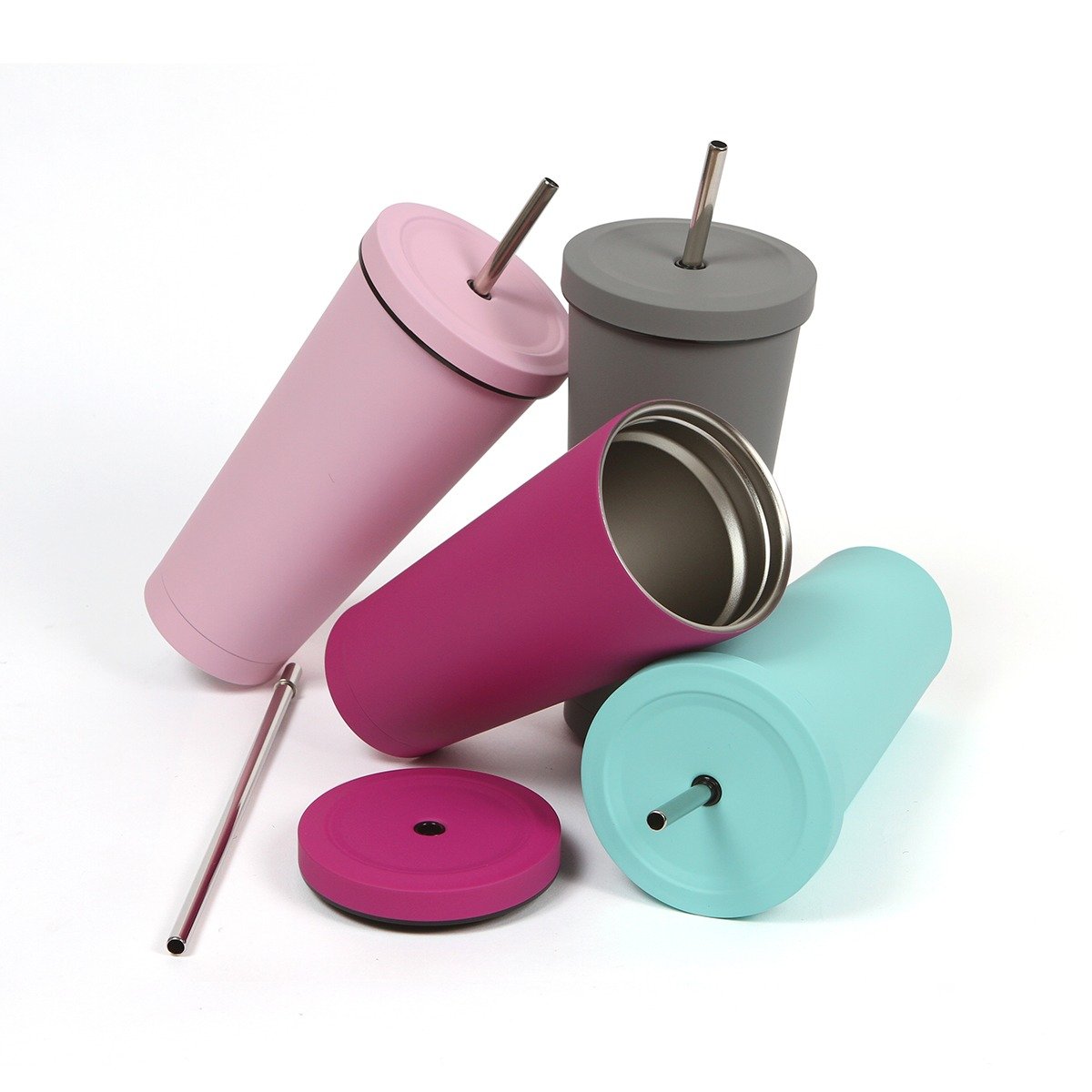 Vasos con popotes de colores