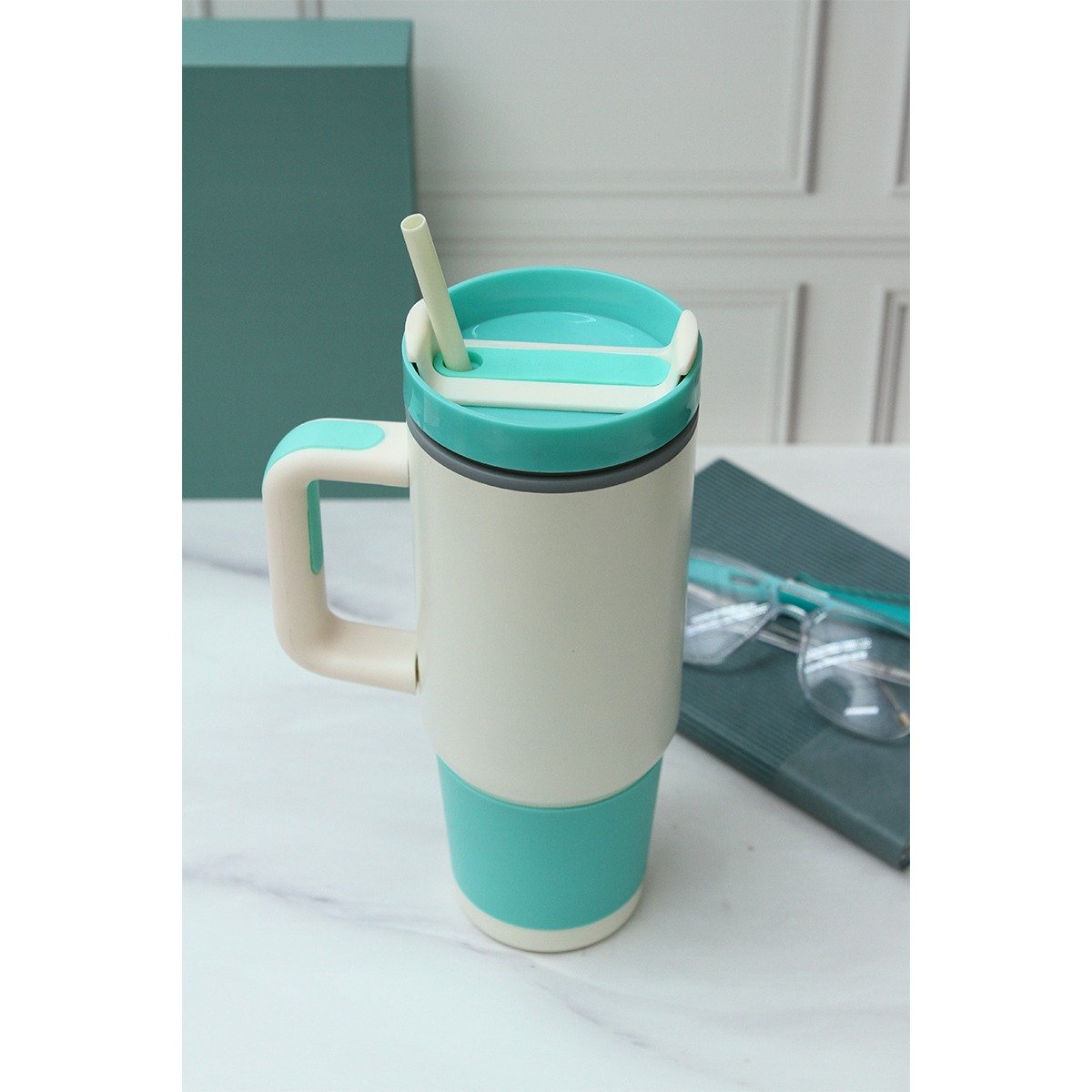 Termo celeste y blanco