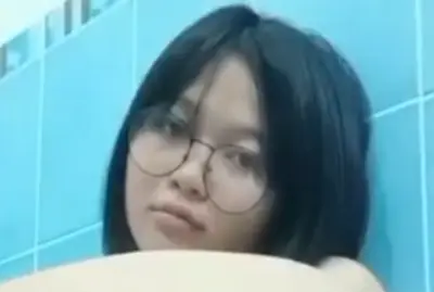 xxx Kaiwan หลุดสาวแว่นไทย โชว์เสี่ยงในห้องห้องน้ำน้องสาวใหญ่มาก