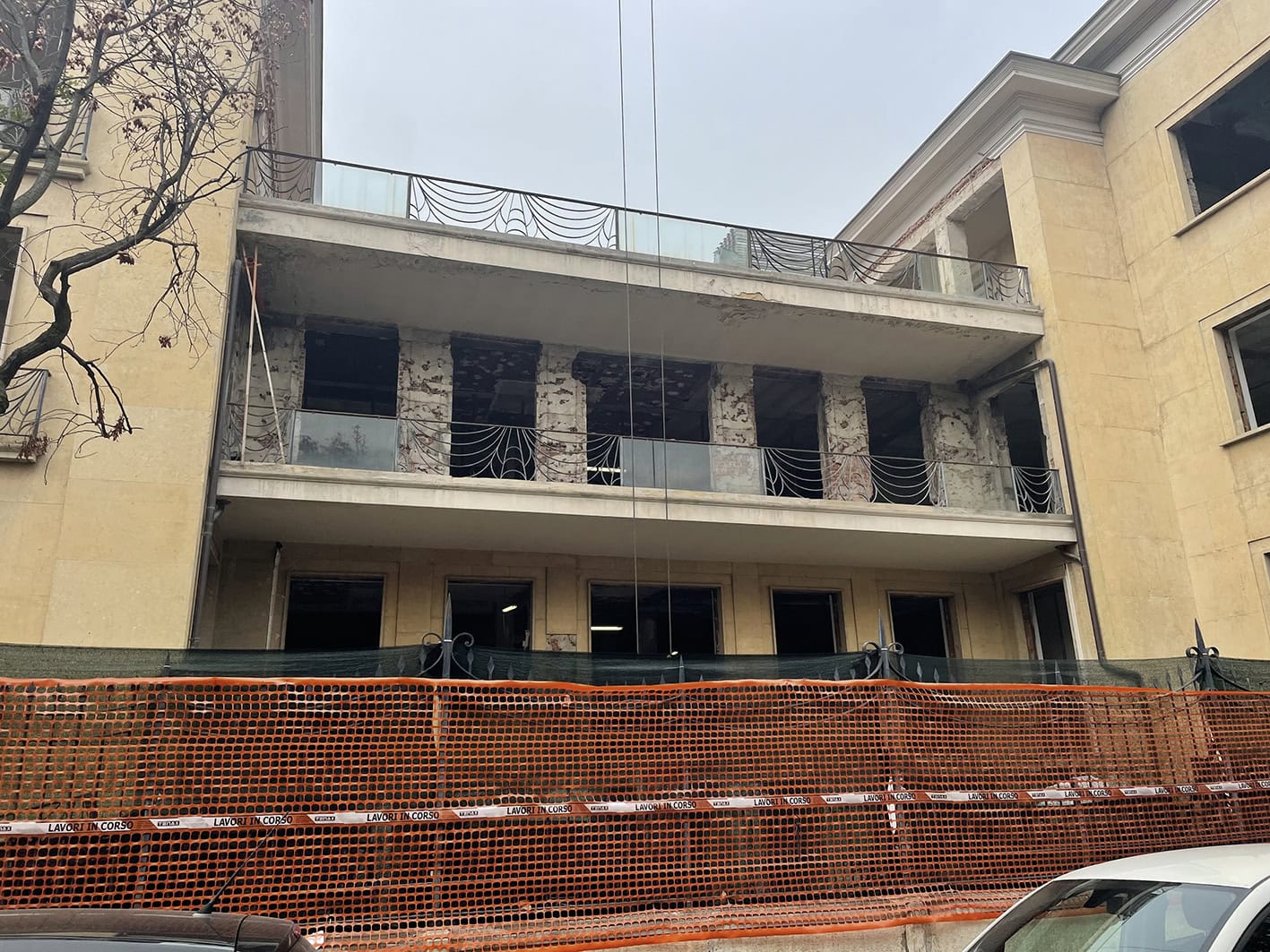 Cantiere Prima Pavimenti : restyling dei pavimenti degli uffici (in resina) e drenanti outdoor - della succursale di Banca Sella l'immobile di corso Galileo Ferraris a Torino dove si trovava precedentemente la sede della Juventus
